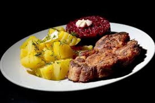 Pulpa de Porc la Cuptor Servita cu Cartofi Natur 